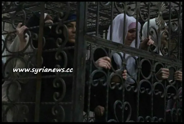 Saudi-Sponsored Jaysh al-Islam Drove Women and Children in Cages in Pick-up Vehicles on Douma Streets