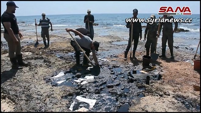 Pollution reached Jableh shores from Baniyas oil pipeline sabotage