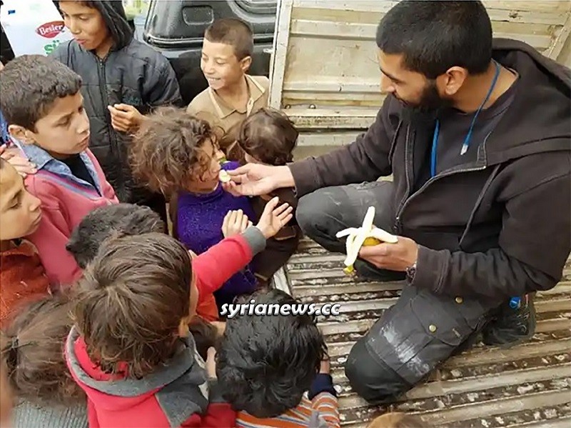 British terrorist Tauqir Sharif making Syrian children beg for a bit of a banana in Idlib
