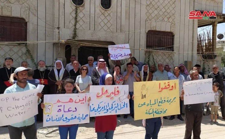 Protesting Turkey's water war crimes outside the ICRC building.