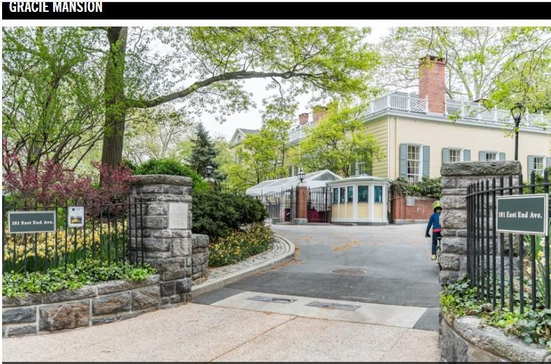 de Blasio's mayoral home is Gracie Mansion, on 843 acres of park, with waterfront. 