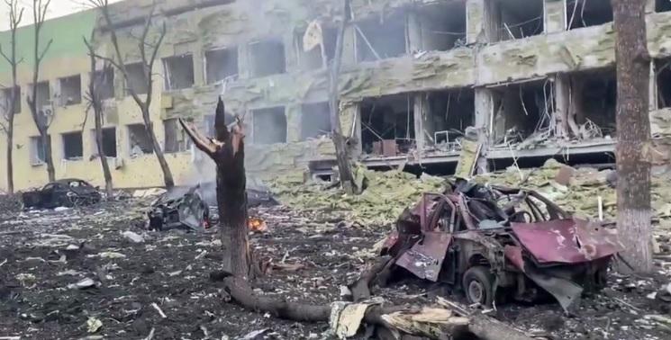 Roof of Mariupol Maternity Hospital occupied by Ukraine Azov Nazis remains intact.
