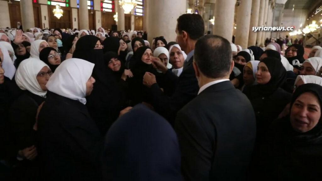 Syrian President Bashar Assad surrounded by Lady Preachers at Damascus Omayyad Mosque